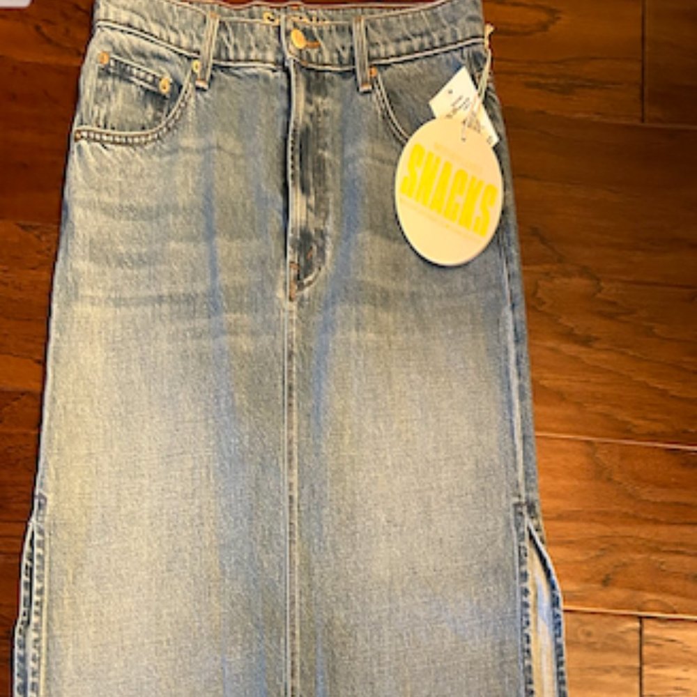 Mother Denim - Denim Maxi Skirt with Side slits - Sweet. A denim maxi skiSize 27